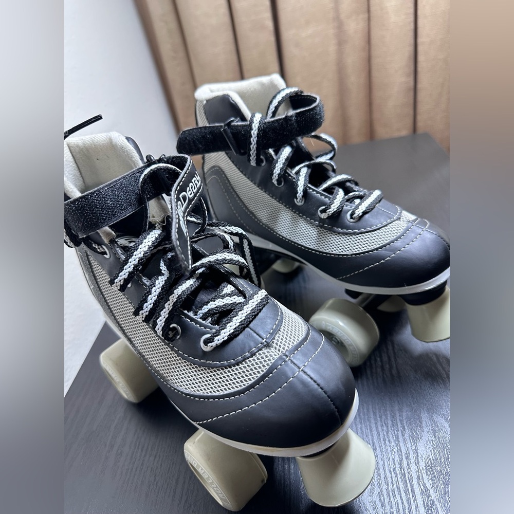 Roller Derby Firestar Youth Skates for Girls, Boys, Beginners, Kids size 4